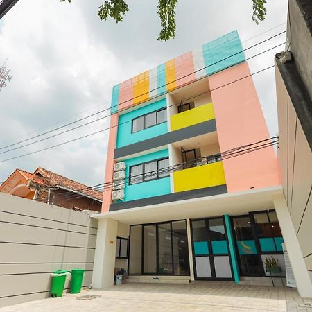 Sans Hotel Clover Ace Surabaya By Reddoorz Ngoại thất bức ảnh