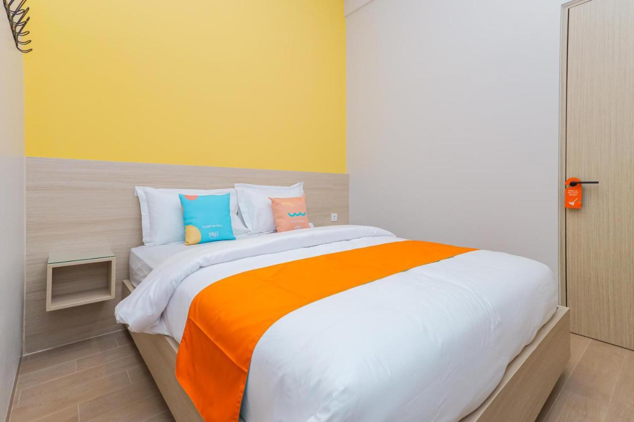 Sans Hotel Clover Ace Surabaya By Reddoorz Ngoại thất bức ảnh