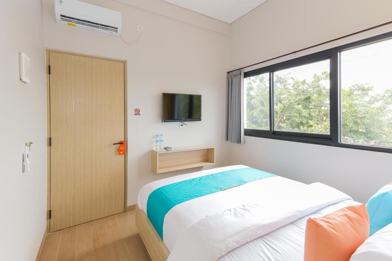 Sans Hotel Clover Ace Surabaya By Reddoorz Ngoại thất bức ảnh
