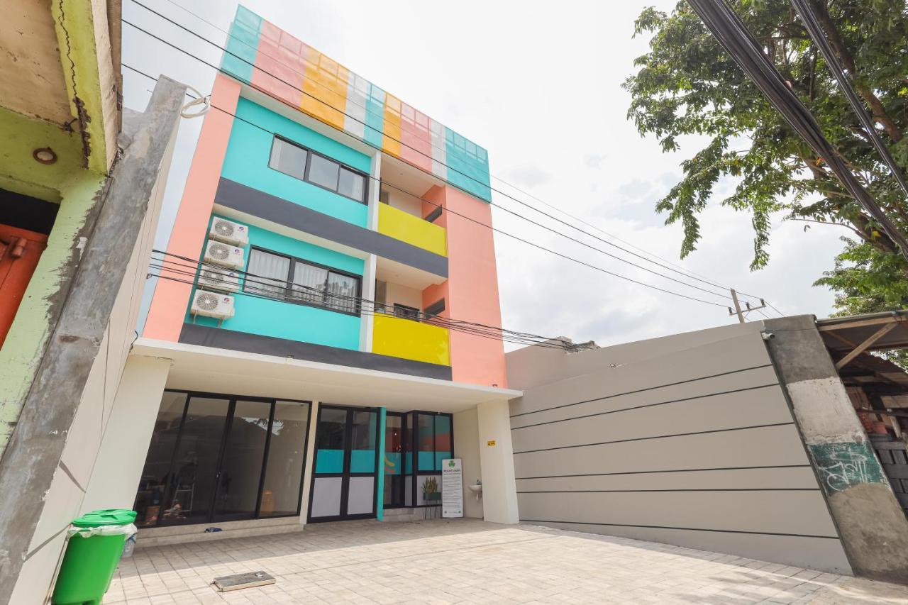 Sans Hotel Clover Ace Surabaya By Reddoorz Ngoại thất bức ảnh