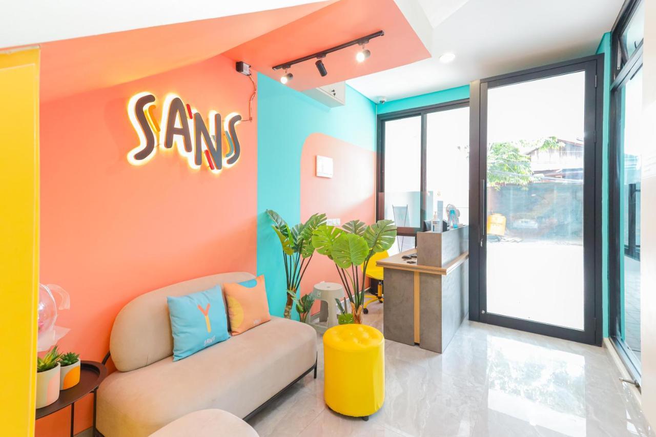Sans Hotel Clover Ace Surabaya By Reddoorz Ngoại thất bức ảnh