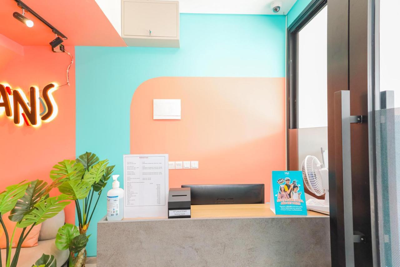 Sans Hotel Clover Ace Surabaya By Reddoorz Ngoại thất bức ảnh