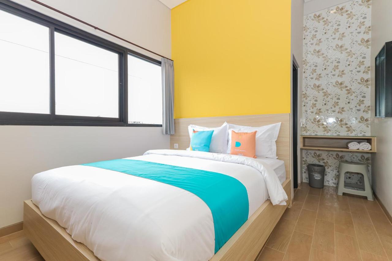 Sans Hotel Clover Ace Surabaya By Reddoorz Ngoại thất bức ảnh