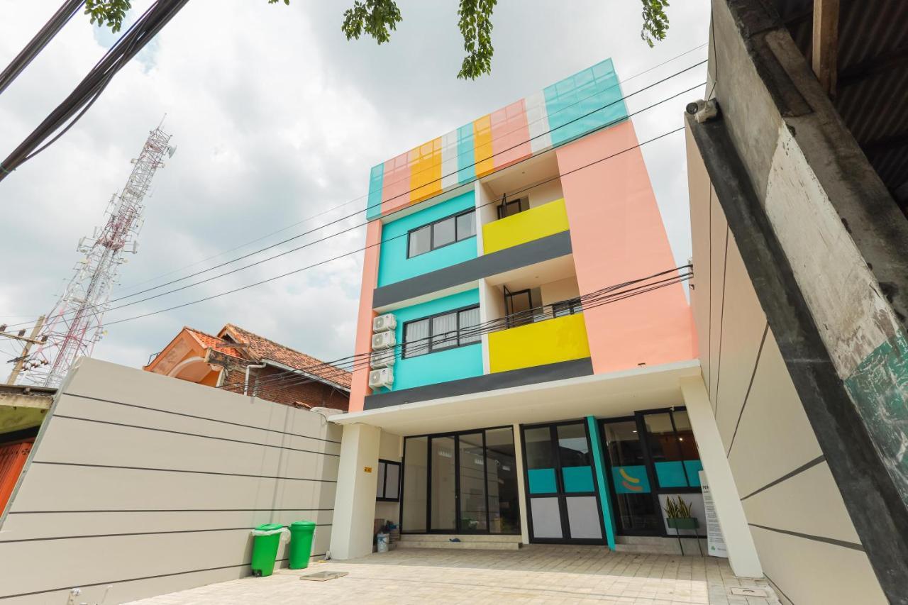 Sans Hotel Clover Ace Surabaya By Reddoorz Ngoại thất bức ảnh
