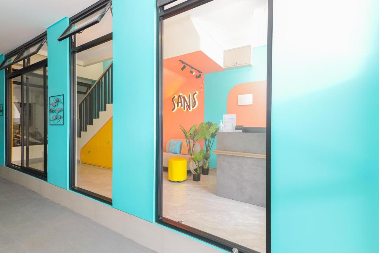 Sans Hotel Clover Ace Surabaya By Reddoorz Ngoại thất bức ảnh