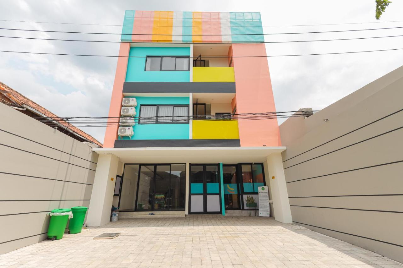 Sans Hotel Clover Ace Surabaya By Reddoorz Ngoại thất bức ảnh