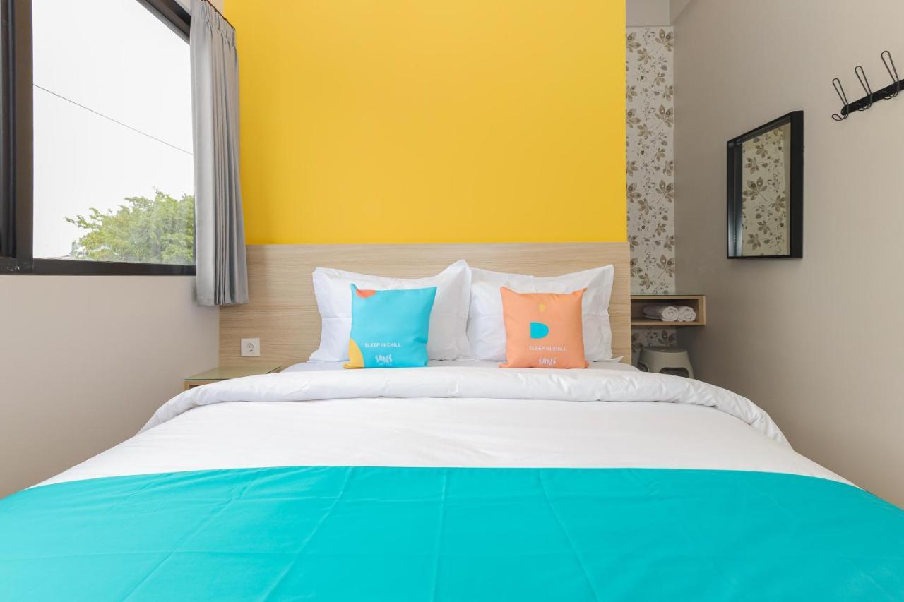 Sans Hotel Clover Ace Surabaya By Reddoorz Ngoại thất bức ảnh