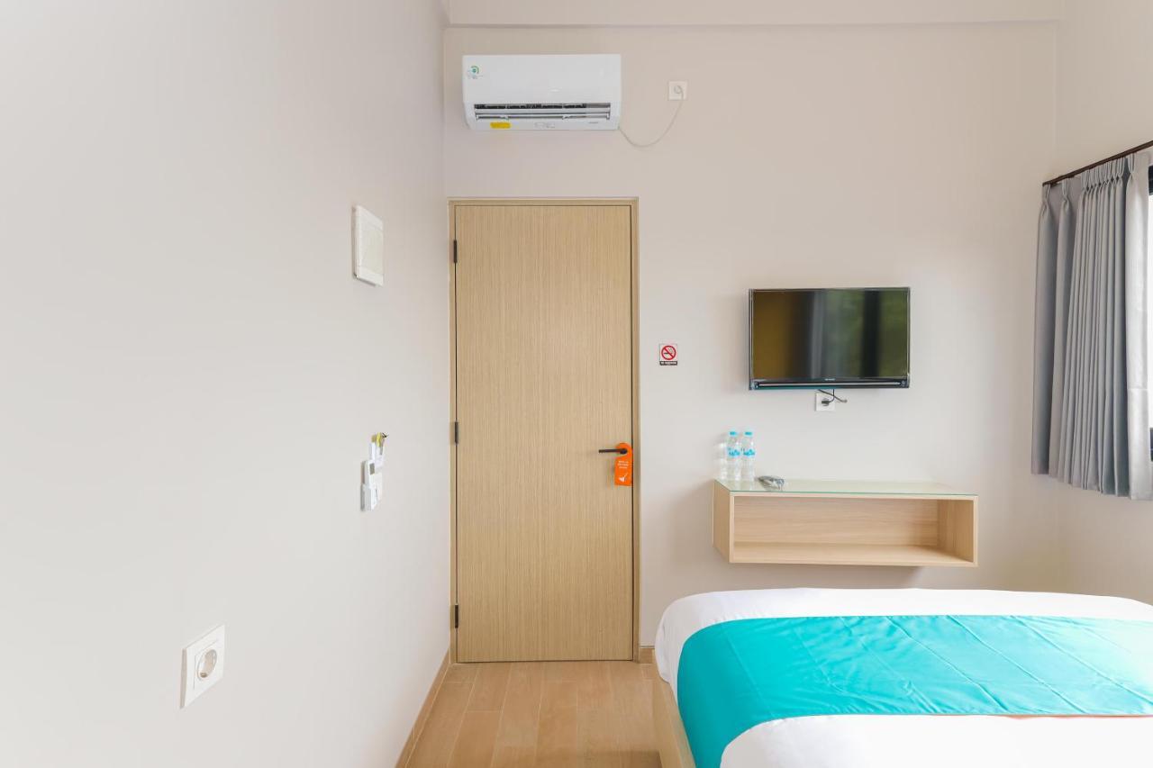 Sans Hotel Clover Ace Surabaya By Reddoorz Ngoại thất bức ảnh