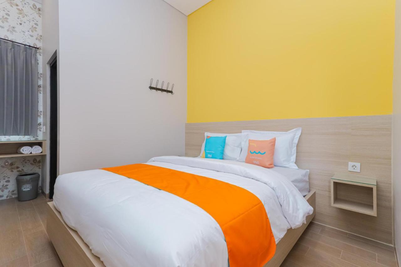 Sans Hotel Clover Ace Surabaya By Reddoorz Ngoại thất bức ảnh