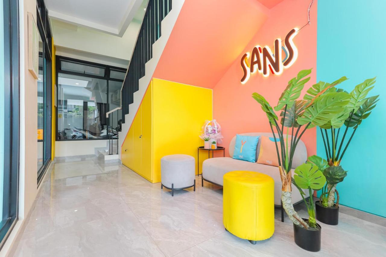 Sans Hotel Clover Ace Surabaya By Reddoorz Ngoại thất bức ảnh